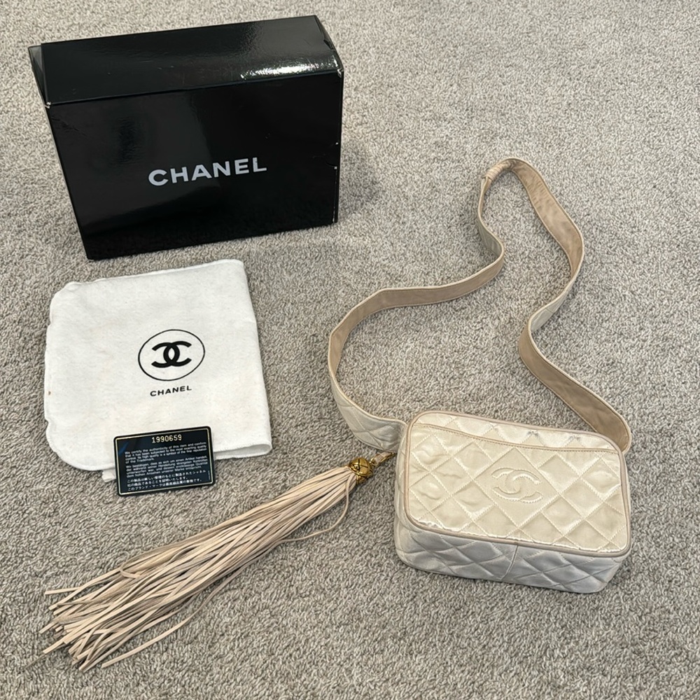 Rare Vintage Chanel crossbody bag camera style